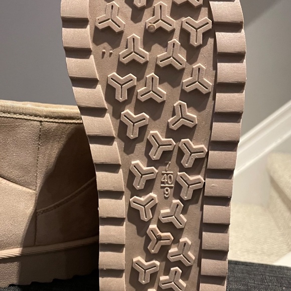 Mini boots - Picture 2 of 2